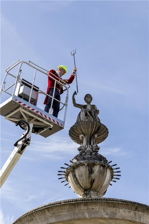 EMBLEMÁTICO NEPTUNO COM TRIDENTE RESTITUÍDO POR EL-REI, D. ANTÓNIO, “O CHIBADO”