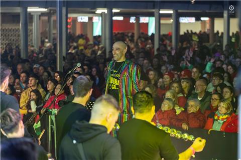 Primeiro dia do Carnaval de Ovar celebrou samba, memória e folia